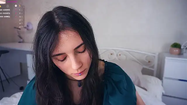 Snapshot of Holla_Molly chatting on March 9, 9:02 am Holla Molly online show from March 9, 9:02 am