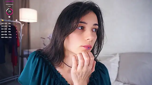 Snapshot of Holla_Molly chatting on March 9, 12:09 pm Holla Molly online show from March 9, 12:09 pm