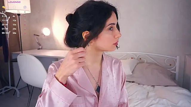 Snapshot of Holla_Molly chatting on March 18, 9:31 am Holla Molly online show from March 18, 9:31 am