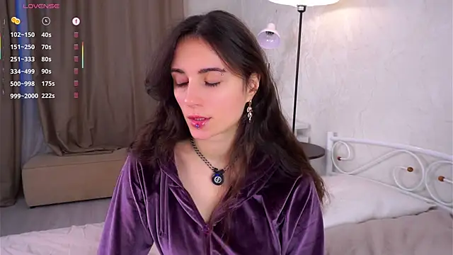 Snapshot of Holla_Molly chatting on November 13, 5:17 am Holla Molly online show from November 13, 5:17 am