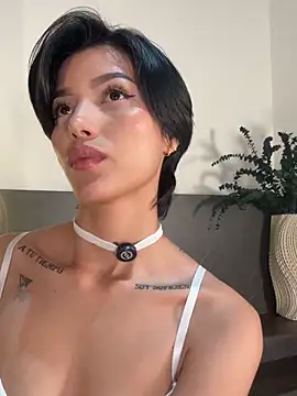 evamoretti online show from May 2, 11:54 pm