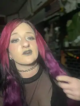 Snapshot of 1-800-FUCKYOU chatting on December 9, 5:18 am 1-800-FUCKYOU online show from December 9, 5:18 am