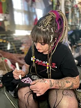 Snapshot of 1-800-FUCKYOU chatting on September 19, 2:07 pm 1-800-FUCKYOU online show from September 19, 2:07 pm