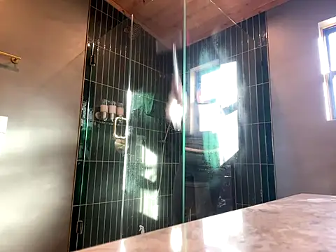 Snapshot of 1-800-FUCKYOU chatting on November 10, 10:31 pm 1-800-FUCKYOU online show from November 10, 10:31 pm