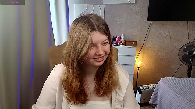 Snapshot of Vivian_cutie chatting on June 13, 12:47 pm Vivian cutie online show from June 13, 12:47 pm