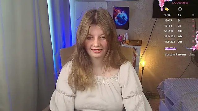 Snapshot of Vivian_cutie chatting on July 18, 8:40 am Vivian cutie online show from July 18, 8:40 am