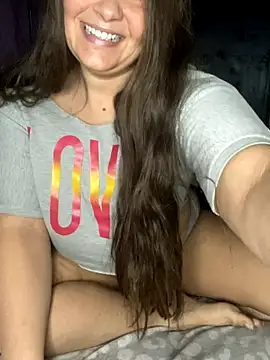 Snapshot of CamilaLovexoxo chatting on December 16, 2:11 pm CamilaLovexoxo online show from December 16, 2:11 pm