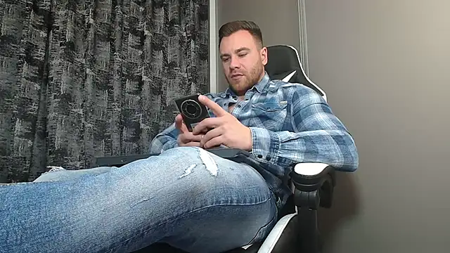 Thori92 online show from February 17, 6:15 pm