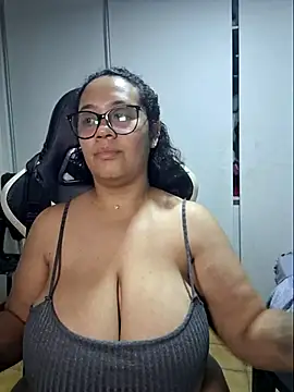 Snapshot of YasminMeyer chatting on August 7, 12:56 am YasminMeyer online show from August 7, 12:56 am