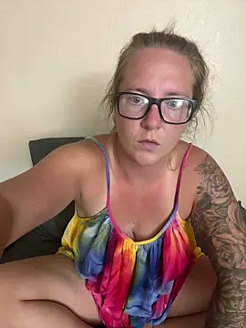 Snapshot of Lizzyloo chatting on June 14, 10:56 pm Lizzyloo online show from June 14, 10:56 pm