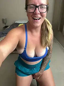 Snapshot of Lizzyloo chatting on July 9, 5:50 pm Lizzyloo online show from July 9, 5:50 pm