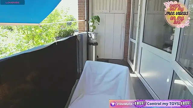 Therainqueen online show from July 11, 9:45 am
