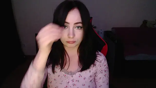 Laralianna online show from December 4, 9:34 pm