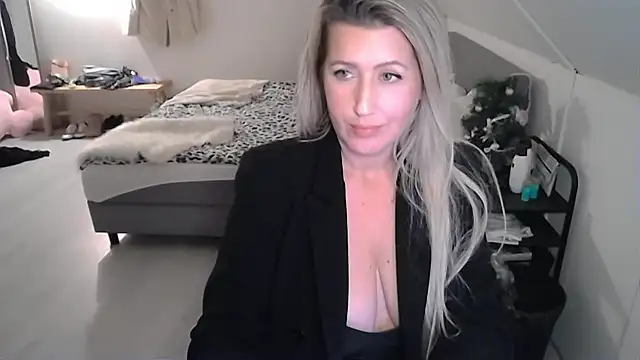 TessToy online show from December 10, 5:55 pm