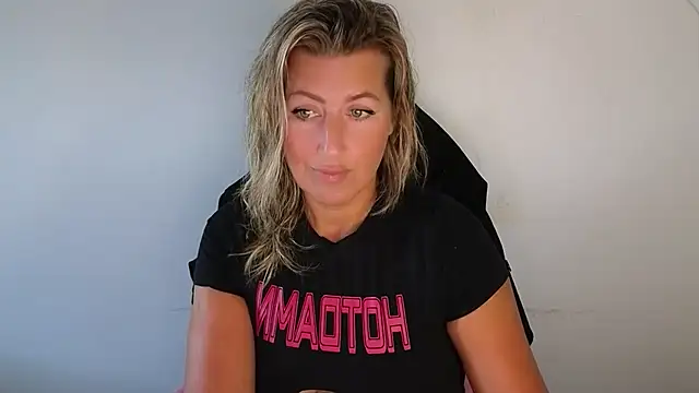Snapshot of TessToy chatting on July 20, 7:22 am TessToy online show from July 20, 7:22 am