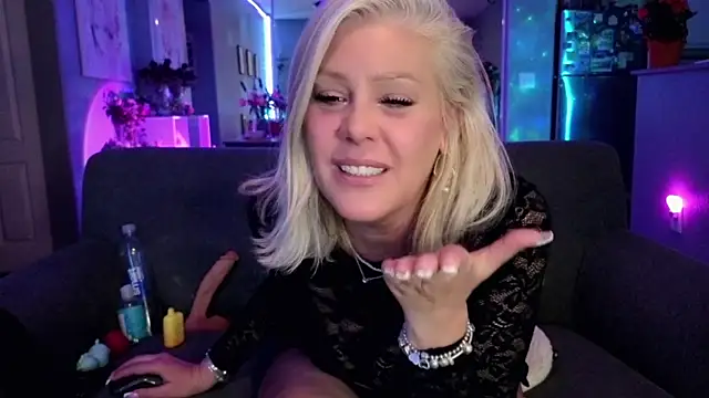 Snapshot of Lexi_Shocker chatting on June 17, 7:44 am Lexi Shocker online show from June 17, 7:44 am