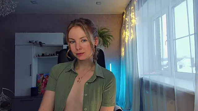 Snapshot of Cuddle_Cat chatting on December 19, 7:07 am Cuddle Cat online show from December 19, 7:07 am