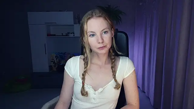 Snapshot of Cuddle_Cat chatting on October 27, 1:59 pm Cuddle Cat online show from October 27, 1:59 pm