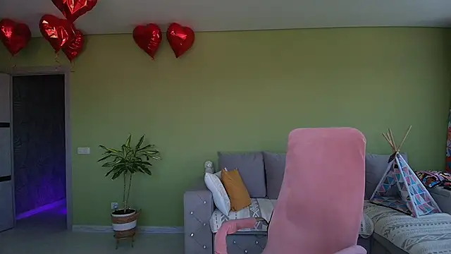 Snapshot of Cuddle_Cat chatting on June 13, 6:00 am Cuddle Cat online show from June 13, 6:00 am