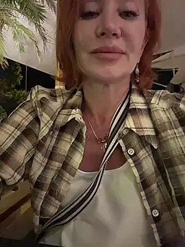 Snapshot of Jullia_Moor chatting on June 6, 8:13 pm Jullia Moor online show from June 6, 8:13 pm