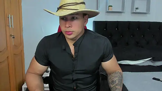 tyler hank01 online show from December 3, 2:08 am