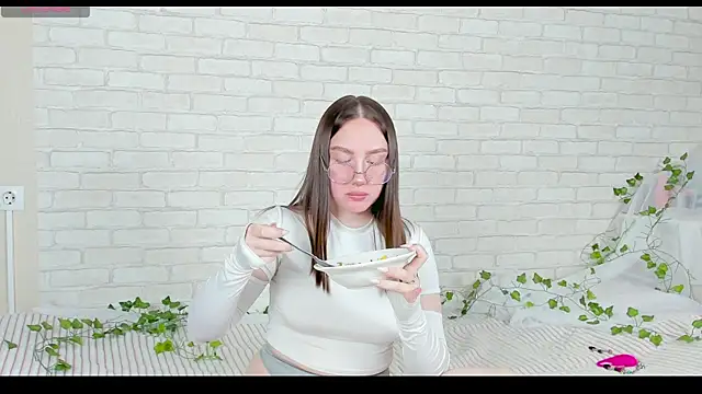 Snapshot of LinaKenny chatting on November 10, 6:40 pm LinaKenny online show from November 10, 6:40 pm