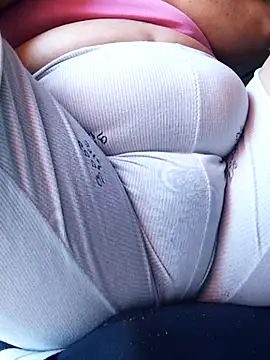 Snapshot of Monseratte21 chatting on December 18, 1:28 pm Monseratte21 online show from December 18, 1:28 pm