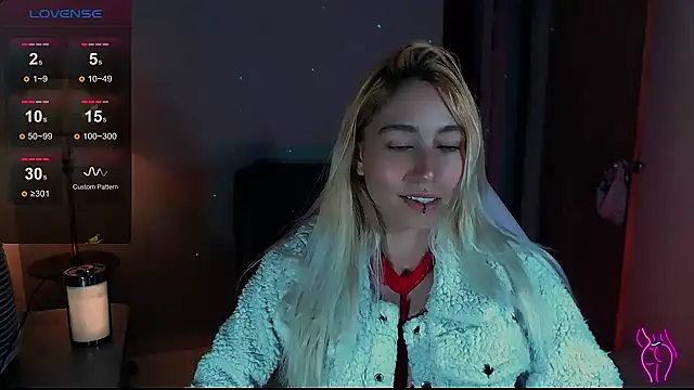 Saucy Jenn online show from December 15, 1:46 am