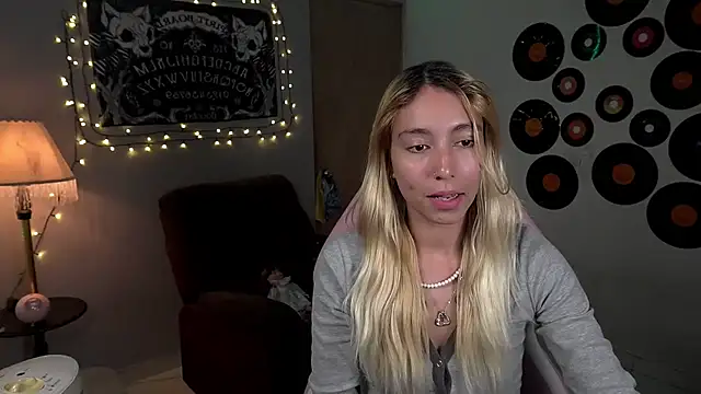 Saucy Jenn online show from March 16, 9:58 pm