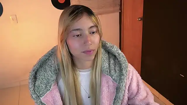 Saucy Jenn online show from May 10, 2:50 am