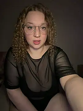 EmmieRae online show from March 17, 3:11 am