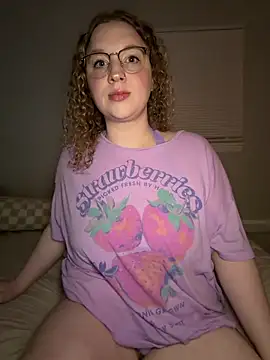 Snapshot of EmmieRae chatting on May 28, 2:31 am EmmieRae online show from May 28, 2:31 am