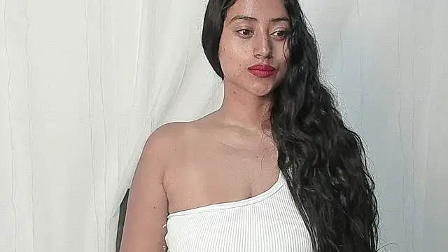 Snapshot of Valentinne_z chatting on January 15, 9:13 am Valentinne z online show from January 15, 9:13 am