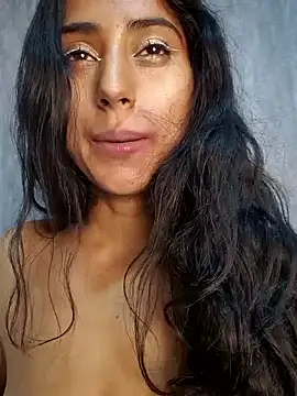 Snapshot of Valentinne_z chatting on February 14, 12:14 pm Valentinne z online show from February 14, 12:14 pm