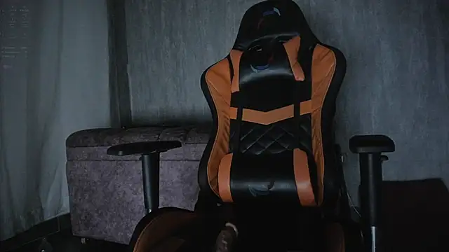 Snapshot of Valentinne_z chatting on March 2, 6:51 pm Valentinne z online show from March 2, 6:51 pm