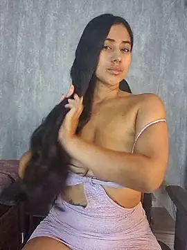 Snapshot of Valentinne_z chatting on October 12, 2:10 am Valentinne z online show from October 12, 2:10 am