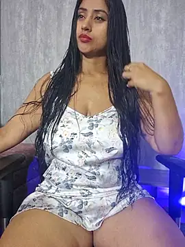 Snapshot of Valentinne_z chatting on October 17, 4:37 am Valentinne z online show from October 17, 4:37 am