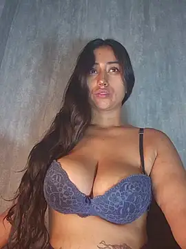 Snapshot of Valentinne_z chatting on November 12, 5:19 am Valentinne z online show from November 12, 5:19 am