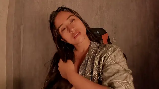 Snapshot of Valentinne_z chatting on November 23, 2:11 am Valentinne z online show from November 23, 2:11 am