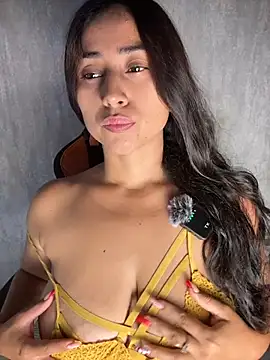 Snapshot of Valentinne_z chatting on November 29, 3:53 am Valentinne z online show from November 29, 3:53 am