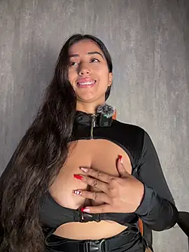 Snapshot of Valentinne_z chatting on December 3, 11:58 pm Valentinne z online show from December 3, 11:58 pm