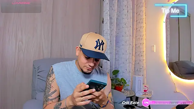 alejandro calderon1 online show from October 11, 3:06 am