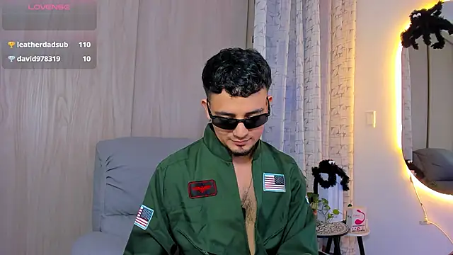 alejandro calderon1 online show from October 31, 9:38 pm