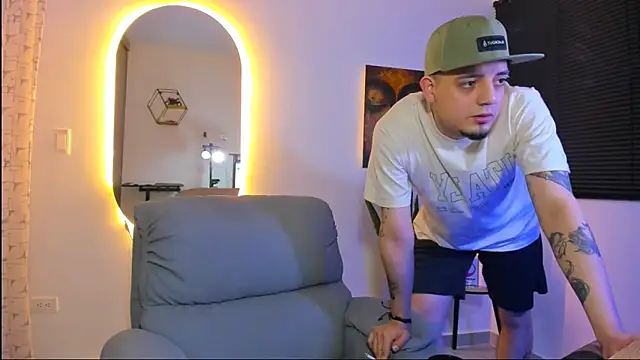 alejandro calderon1 online show from February 6, 3:44 am