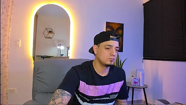 alejandro calderon1 online show from February 22, 7:40 am