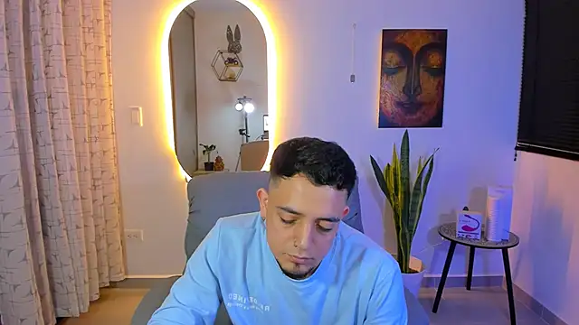 Snapshot of alejandro_calderon1 chatting on March 20, 4:17 am alejandro calderon1 online show from March 20, 4:17 am