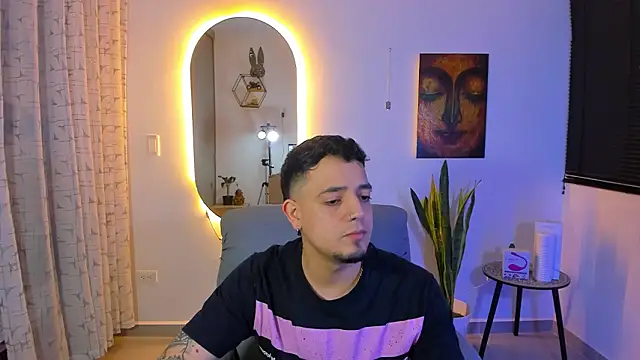 Snapshot of alejandro_calderon1 chatting on March 21, 7:02 am alejandro calderon1 online show from March 21, 7:02 am