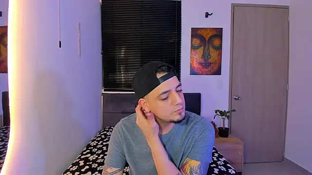 Snapshot of alejandro_calderon1 chatting on March 23, 6:17 am alejandro calderon1 online show from March 23, 6:17 am