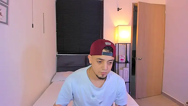 Snapshot of alejandro_calderon1 chatting on April 5, 4:53 am alejandro calderon1 online show from April 5, 4:53 am
