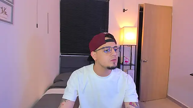 Snapshot of alejandro_calderon1 chatting on April 17, 4:26 am alejandro calderon1 online show from April 17, 4:26 am
